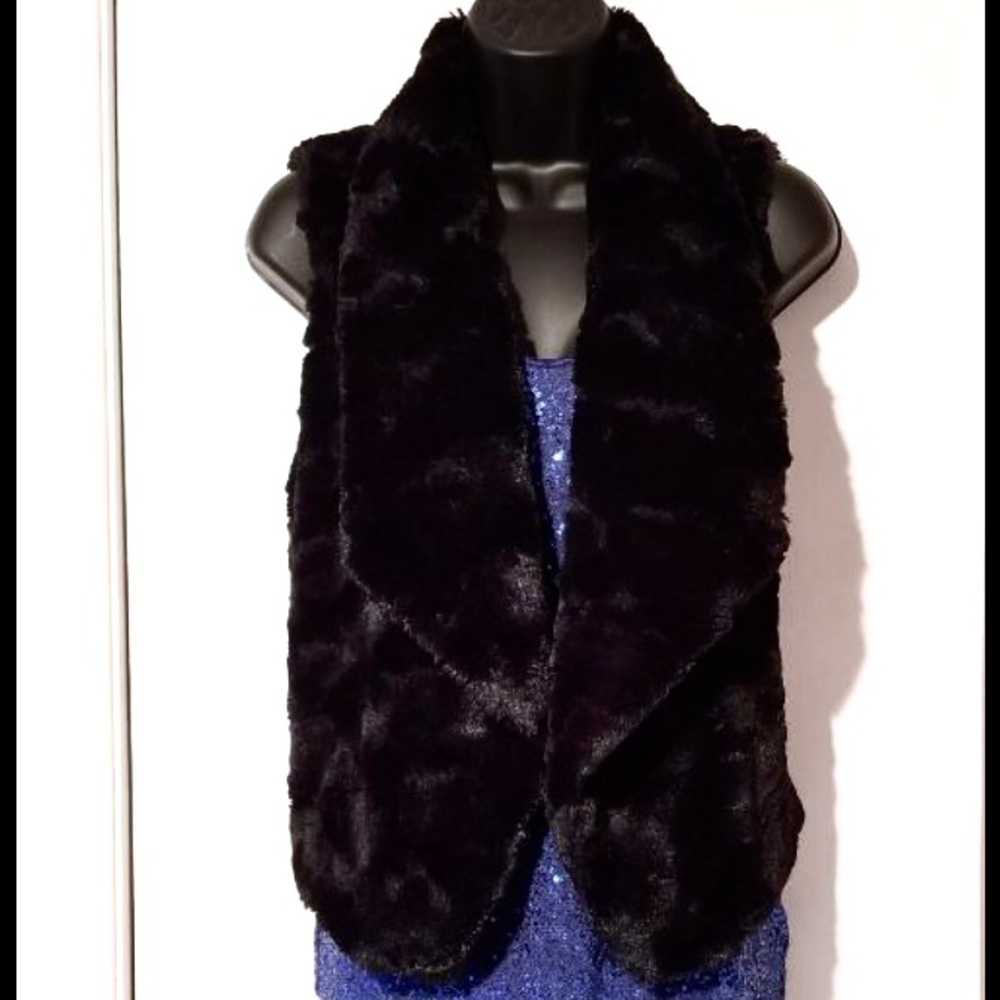 💋NWOT Faux Fur Vest💋